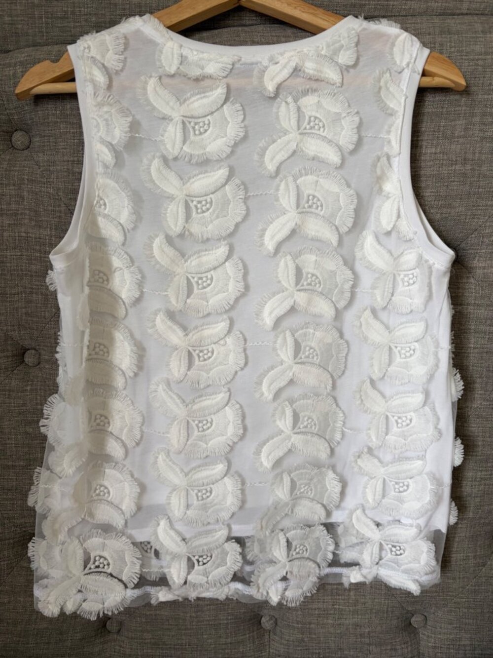H&M White Floral Appliqué Mesh Sleeveless Top Size Medium - Picture 4 of 11